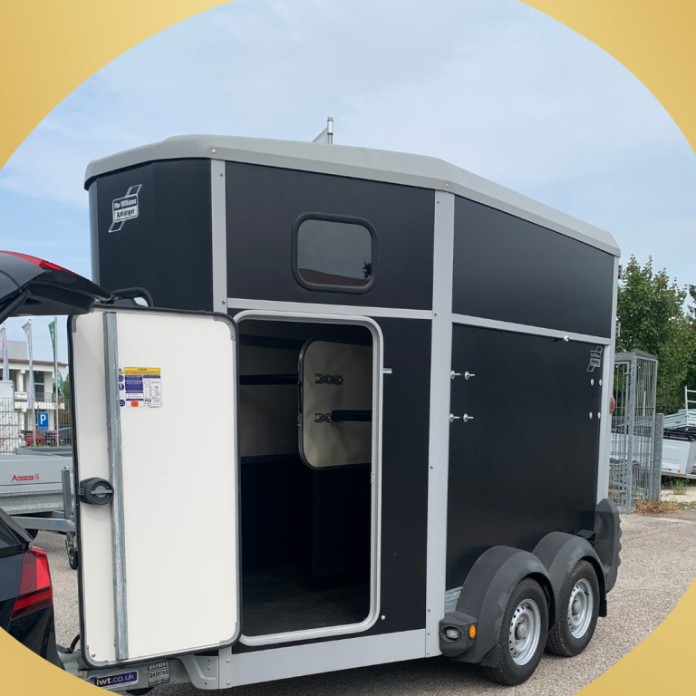 HB 506 mit Frontausstieg zu vermieten Anhänger Pferdeanhänger zu vermieten Pferdeanhänger-Verleih-Hüffelsheim